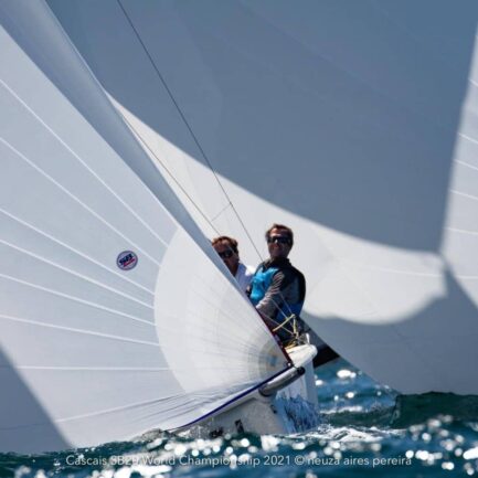 Nuno Barreto y Javier Scherk sobre el Gunter navegando