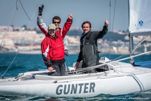 Equipo del Gunter thumbs up