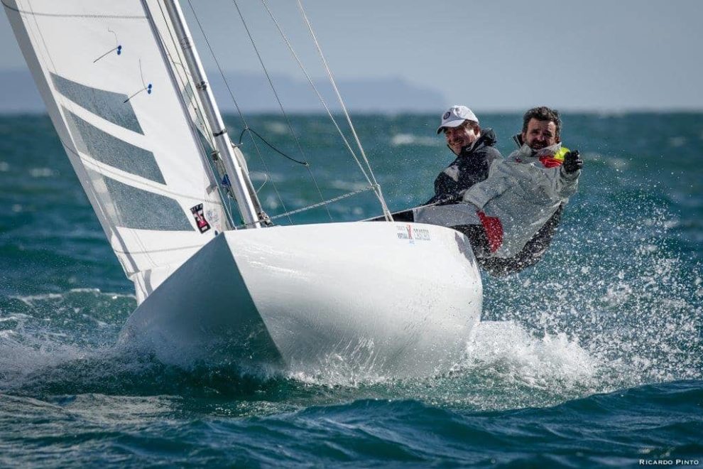 Foto Vicenç Sánchez y Javier Scherk navegando