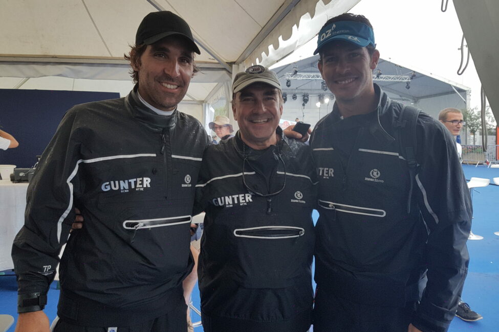 La tripulación del Gunter en el podium